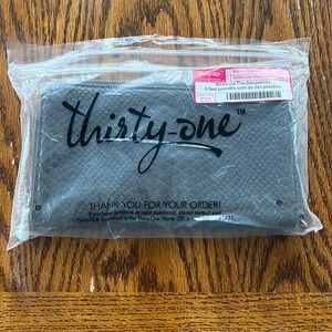 NWT thirty one all about the Benjamin wallet